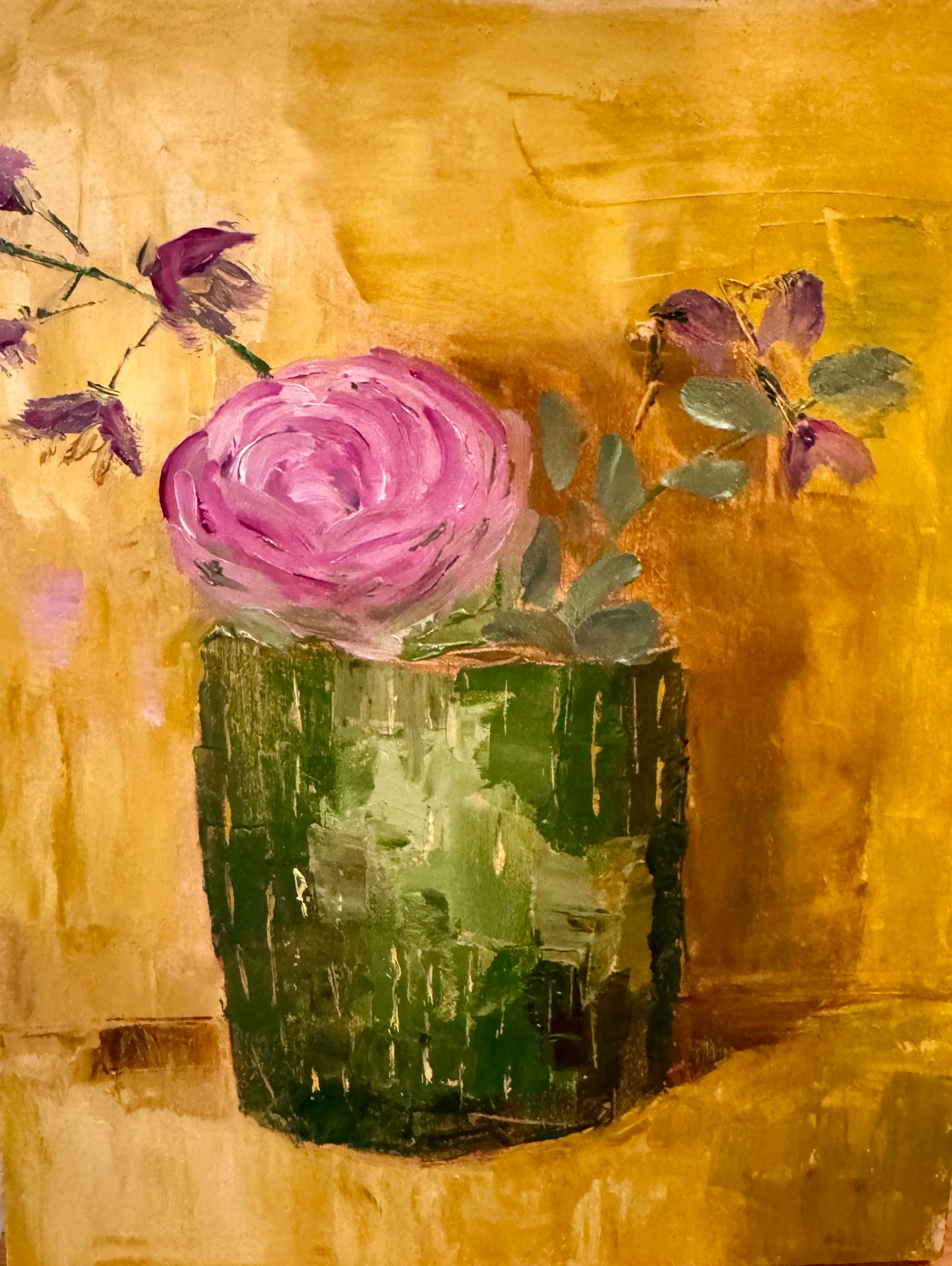 Groene vaas met bloemen